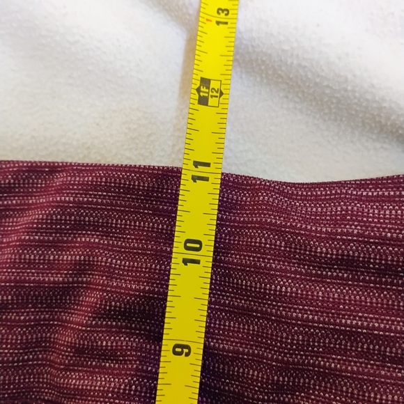 Elegant Burgundy Leggings With Pockets - Picture 8 of 9